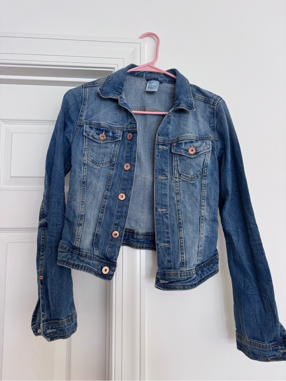 H&M Denim Blue Jean Jacket Woman’s size 4 Slimming flattering